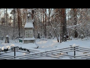 Мемориал в честь группы Дятлова на Михайловском кладбище