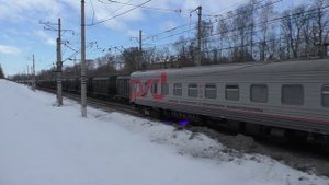 "Людиновский ТЭМ" ТЭМ14-0001 с вагоном лабораторией отправляется со станции Александров-1