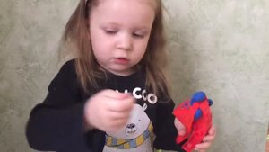 распаковка пластилина для лепки. Игра с пластилином
