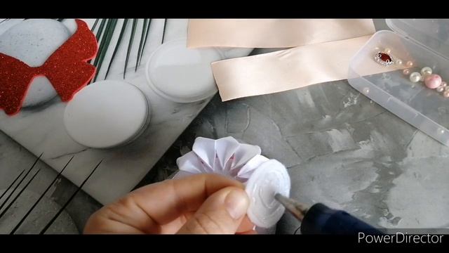 Многослойные бантики из атласных лент. Канзаши. Пышные бантики