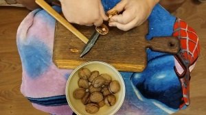 Чистим, колим грецкие орехи  Эксперимент  Кипятить или нет