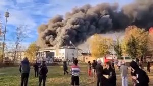 Мигранты сожги общежитие в знак протеста.