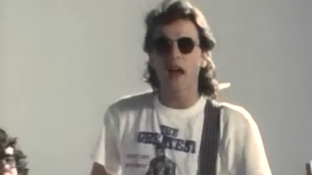 HOMBRES G - Chico Tienes Que Cuidarte (Video Oficial) смотреть онлайн