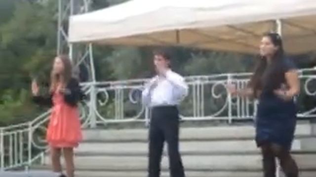 Жестовое пение "Подари улыбку миру" смотреть онлайн