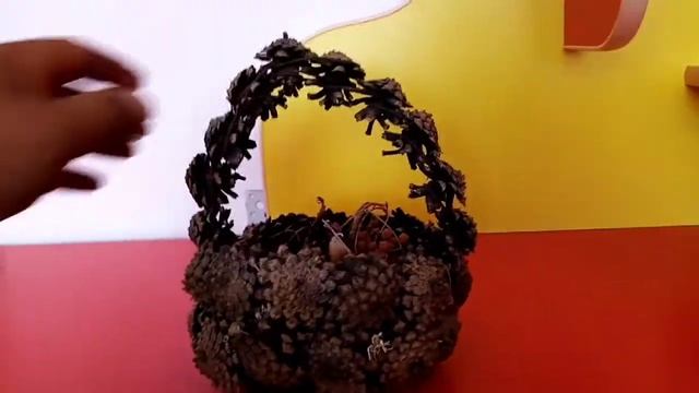 Карзина из Еловых шишик. Сделали сами.