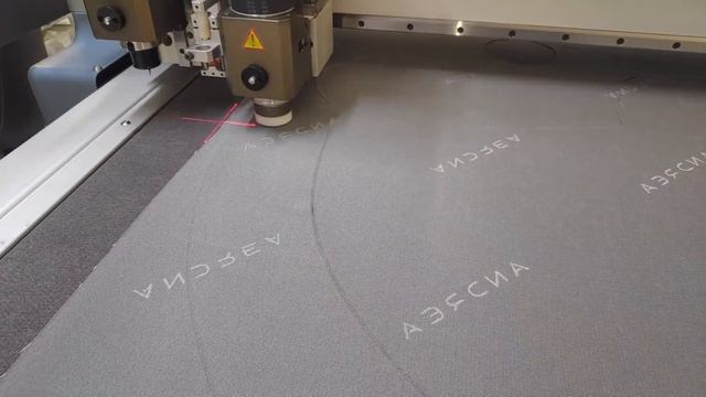 Режущий плоттер Ruizhou RZCRT режет подкладочную ткань смотреть онлайн