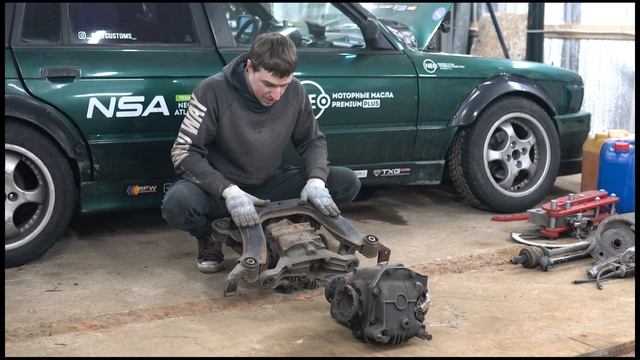 ПИЛИМ КУЗОВ BMW E36. СВАРКА УСИЛЕНИЙ КУЗОВА. УСТАНОВКА РЕДУКТОРА ОТ Е32 210 ТИП В ПОДРАМНИК Е36 смотреть онлайн