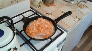 Тушеный минтай в сметане