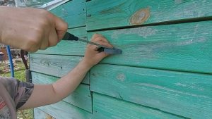 Самоделка из уголка и крепежа для садовой тачки. Место на стене для тачки.