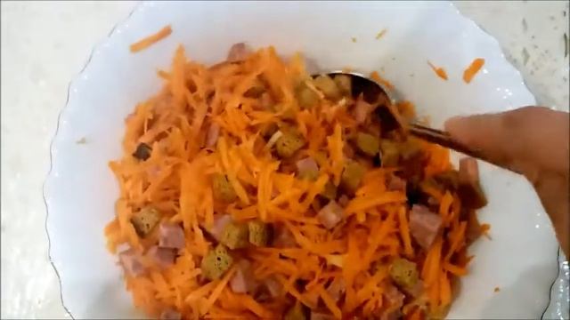МОРКОВНЫЙ САЛАТ "МИНУТКА".Салат из моркови,колбасы и сухариков.Простой,но очень вкусный рецепт!!!