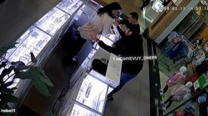 Кража в ювелирном магазине в ТЦ "Вавилон"