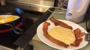 АМЕРИКАНСКИЙ ЗАВТРАК 🥓ГОТОВИТ АМЕРИКАНЕЦ. ЕДА В США
