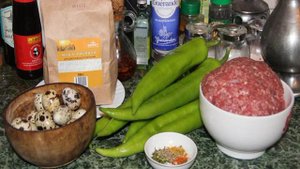 Острый перец, фаршированный мясом, в кляре