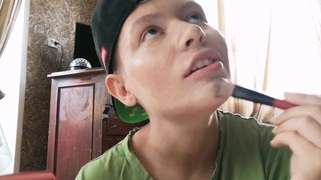 ПОПЫТКА СДЕЛАТЬ ИЗ СЕБЯ ДЕВОЧКУ "ТОМБОЙ" смотреть онлайн