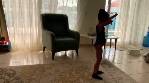 Gymnastics performance in young gymnast |real life 5 Year Old Gymnast / rotina da tarde