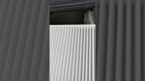 Пежо 206 - замена салонного фильтра за минуту.