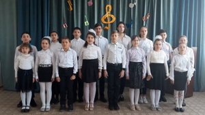 "Мир" из спектакля "Земля детей" муз.С.Баневича, сл.Т.Калининой. Руководитель хора Сиднева В.А..