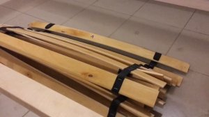 Крепление царги кровати к изогнутой спинке.