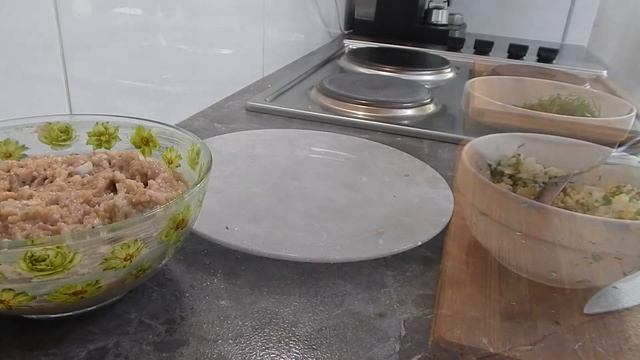 Куриные зразы с яйцом,сыром и зеленью.