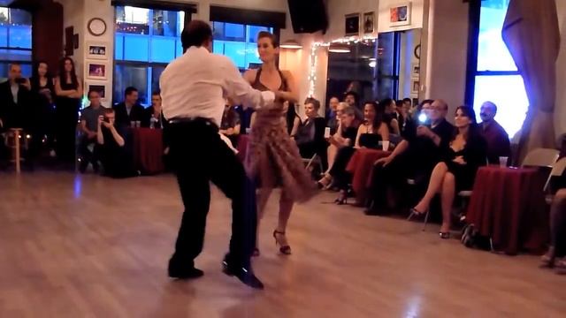 Carlos Copello and Mariana Fresno le dan al Rock&Roll смотреть онлайн