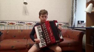 На аккордеоне в 8 лет????
