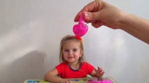 Катя наводит красоту, делает макияж/Makeup for little girls/Детское видео