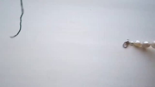 Застегиваем  браслет на руке