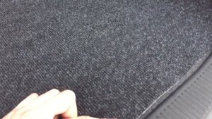 Бюджетный коврик в багажник автомобиля.