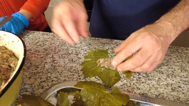 Как в Армении Готовят Долму из Виноградных Листьев. Долма или Толма? Откройте Завесу Тайны! :)