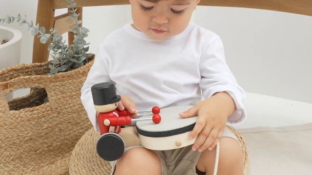 PlanToys  5276 Pull along Drummer