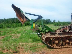 плуг лесной ПКЛ 70А с трактором ТДТ-55