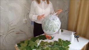 Ваза из осенних листьев