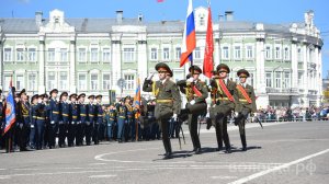 Парад Победы собрал тысячи вологжан на пл. Революции в Вологде