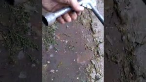 Ключ для снятия колеса на авто.