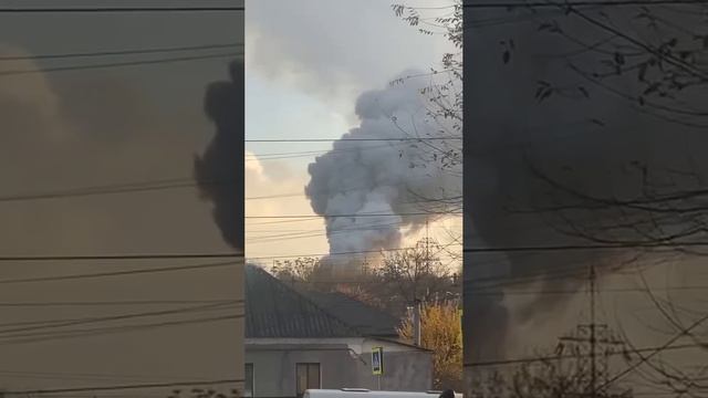 В пригороде Днепропетровска сильный пожар на электроподстанции.