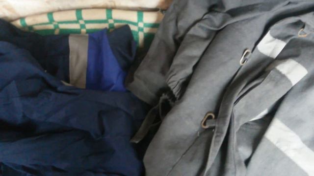 Специальная одежда - сокращённо спецовка - две пары, снимается Широкоформатно для плейлистов смотреть онлайн