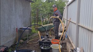 Профессиональный буровик выбирает абиссинскую скважину для своего дома