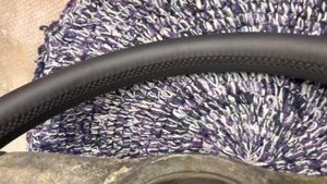 Перетяжка натуральной кожей руля ауди 80 b4