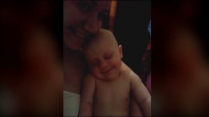 Очень смешно! Ребенок смеётся во сне