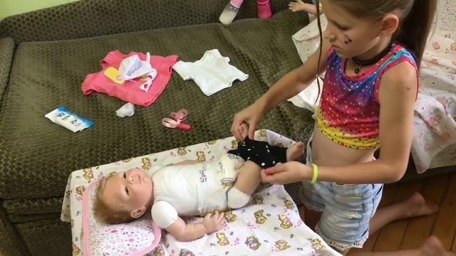 VLOG С реборном. Мои реборны Лола и Лили заболели. смотреть онлайн