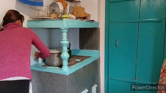 Жизнь женщины в деревне.  Жизнь в глубинке России. Как живут в деревне.Покрасила печку,