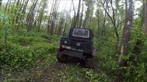 Уаз 469 на вл-30 и уаз на ободрышах по заболоченному участку.