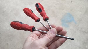 КУПИЛ САМЫЕ ДЕШЕВЫЕ ОТВЕРТКИ и переделал их в ПОЛЕЗНЫЙ ИНСТРУМЕНТ для мастерской!