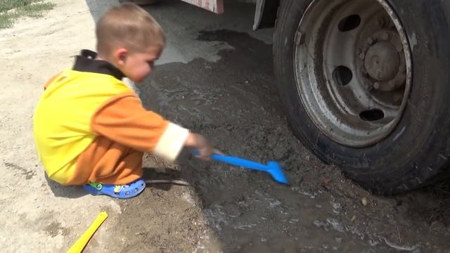 Truck Stuck In The Mud - Rubble Ride On Power Wheels Tractor To Help