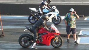 Ducati panigale vs Suzuki gsxr 1000 motorbikes dra g racing 2023