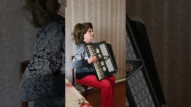 У любви нет заката: исполняет Лидия Ибикус, 78 лет. Село Цветнополье, Азовский район