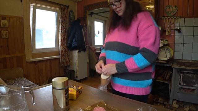 ?Дача..холодно..топим печку.. #МУКБАНГ #Mukbang.. бутерброды,кофе смотреть онлайн