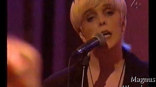 DET SKRIVS SÅ MÅNGA VACKRA ORD OM KÄRLEKEN, KELLYS MED GIT PERSSON смотреть онлайн