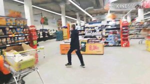 Пранк песней.в торговом центре