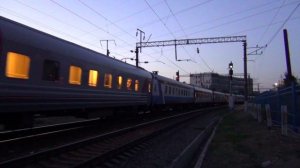 Электровоз ЭП1М-527 с поездом №248 Москва — Анапа
